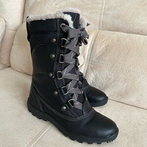 Like New Timberland Women's Earthkeepers Comfy Warm Stylish, Waterproof Boots